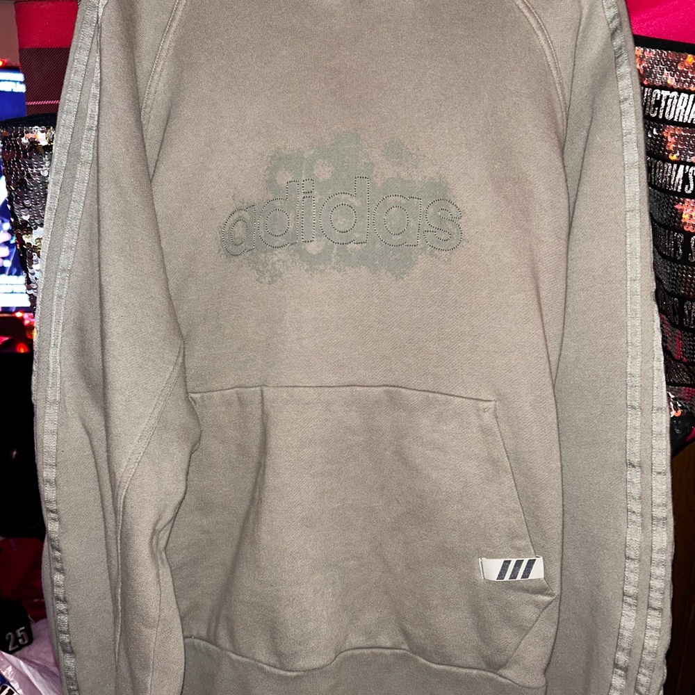 Adidas Men's Army Green Hoodie with thumb holes